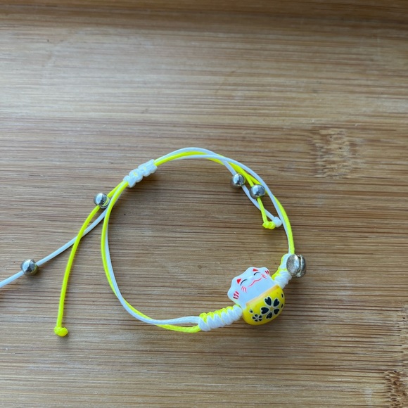 Yellow and White Lucky Cat Maneki Neko Charm Bracelet - Picture 6 of 9